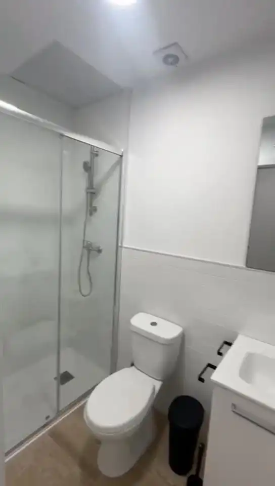 Bany de Planta baixa en venda en Cádiz amb Moblat
