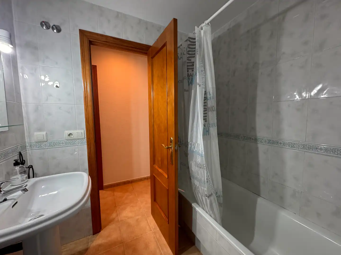 Baño de Apartamento en venta en Chiclana de la Frontera con Aire acondicionado, Amueblado y Piscina comunitaria