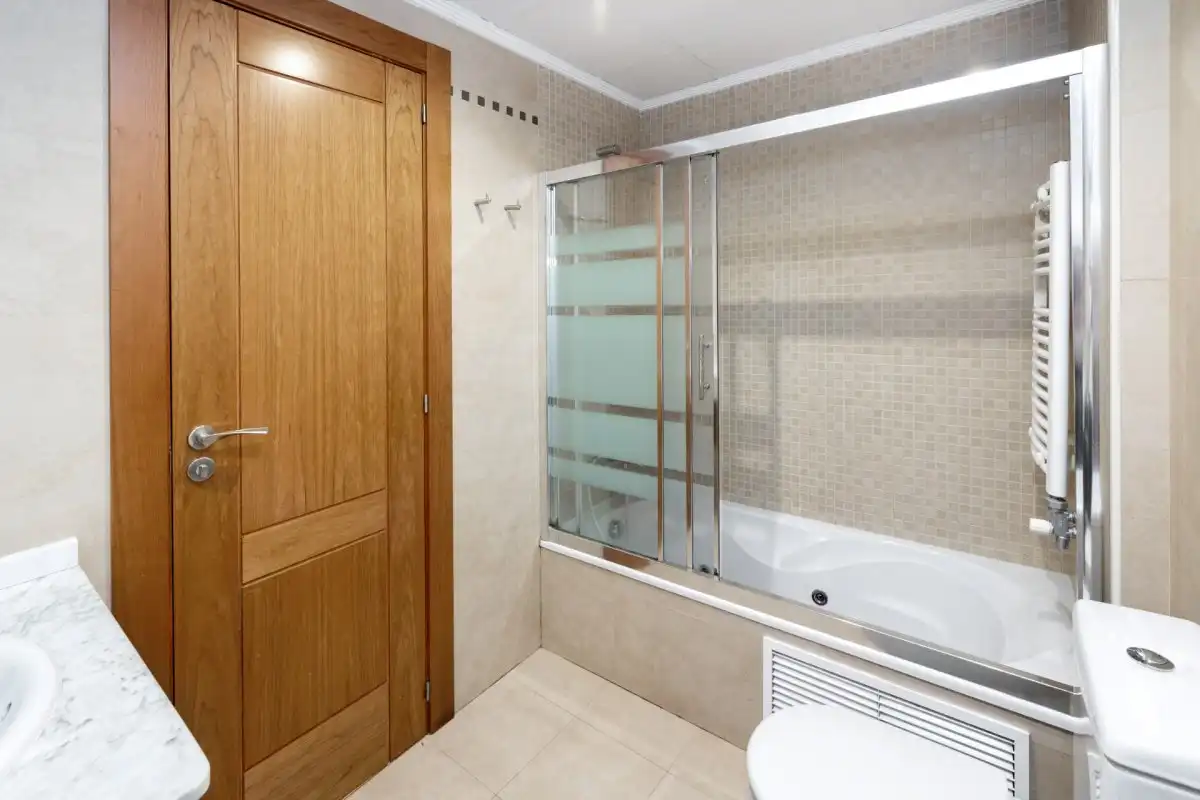 Bathroom of Flat for rent in Granada  with Heating, Private garden and Storage room