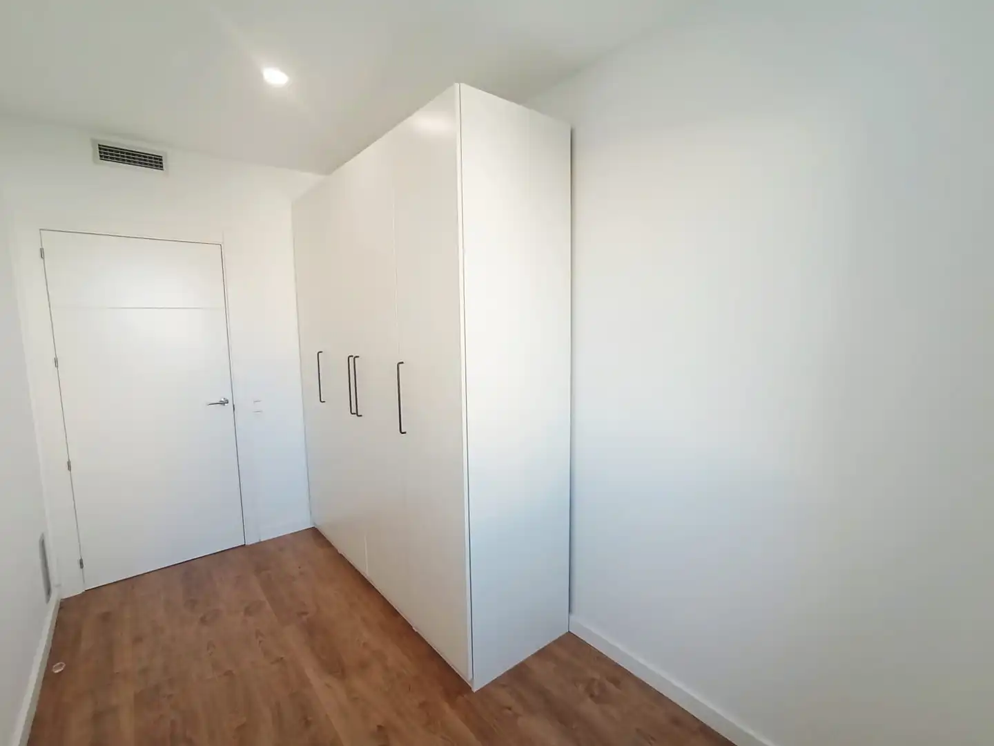 Bedroom of Flat for rent in Terrassa  with Air Conditioner and Heating