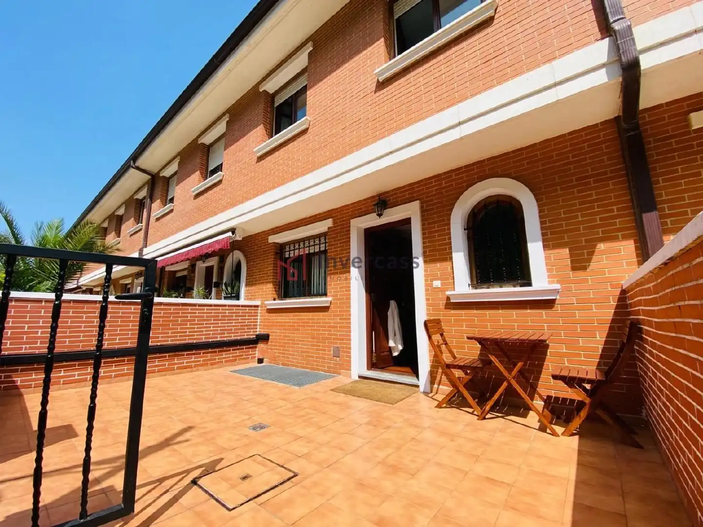 Vista exterior de Casa adosada en venta en Castro-Urdiales