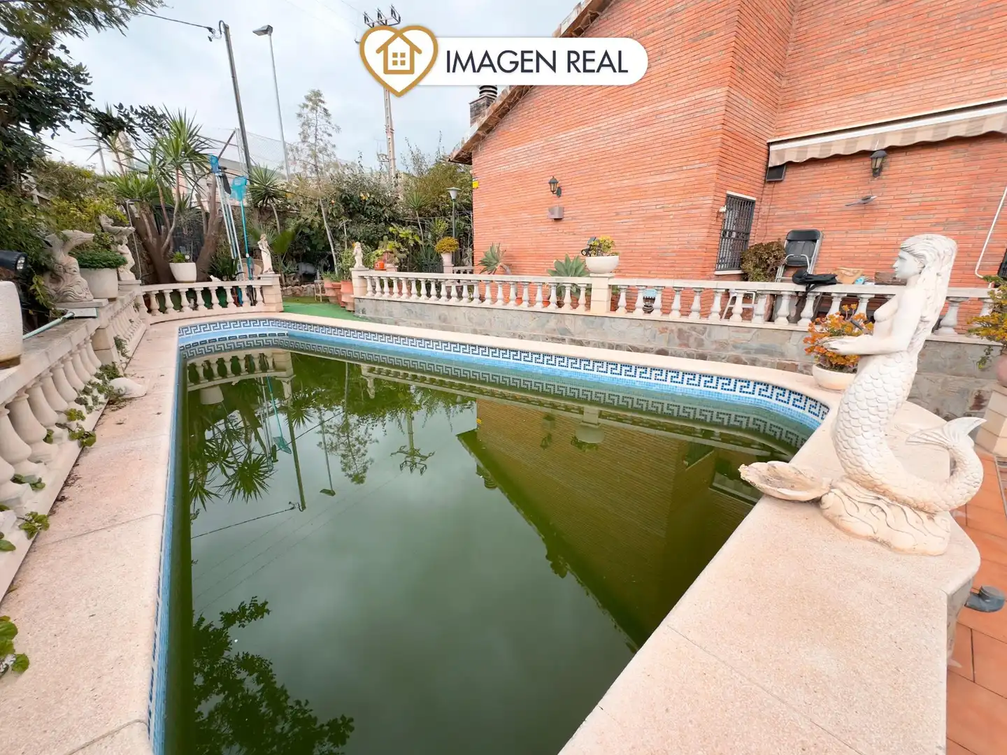 Swimming pool of Houses for sale in Sant Vicenç Dels Horts  with Air Conditioner, Private garden and Terrace