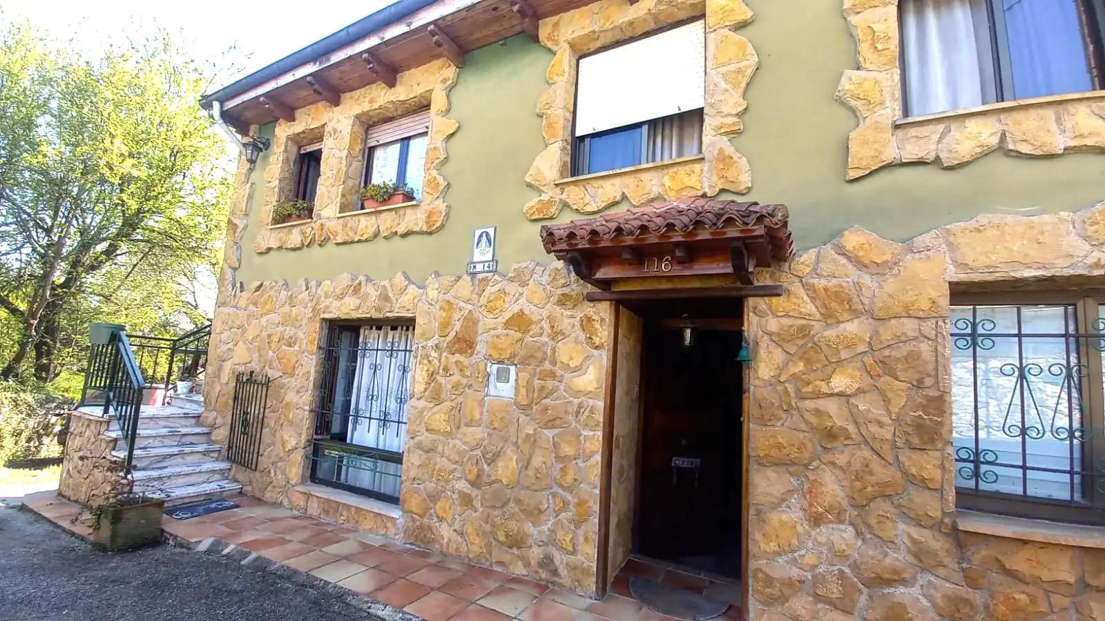 Vista exterior de Casa o chalet en venta en Sariego con Jardín privado, Terraza y Trastero