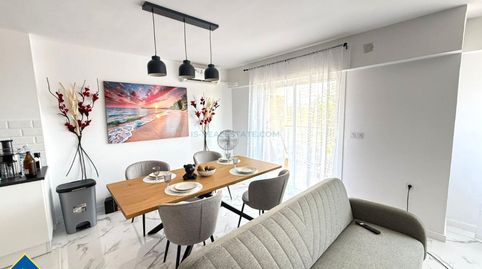Apartamento reformado con piscina comunitaria, en la provincia de Alicante, en la ciudad de Torrevieja. 2 habitaciones | 95 m² | 3