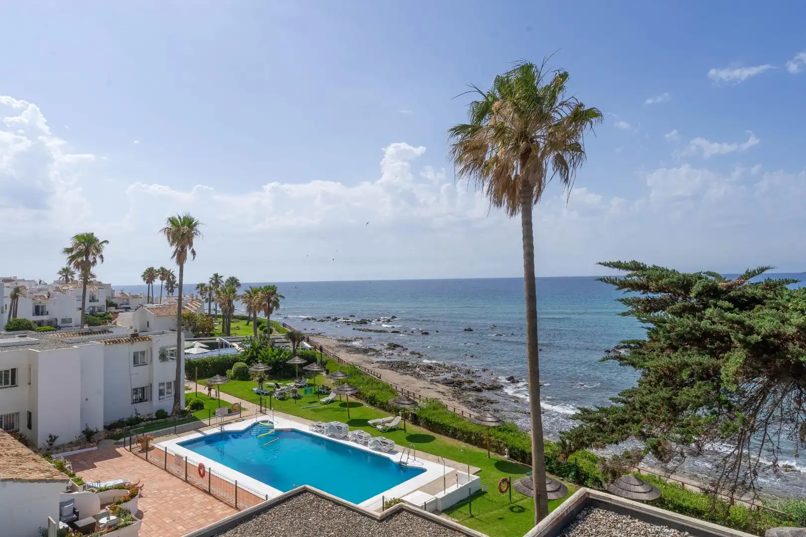 Dormitori de Pis de lloguer en Mijas amb Aire condicionat, Calefacció i Jardí privat