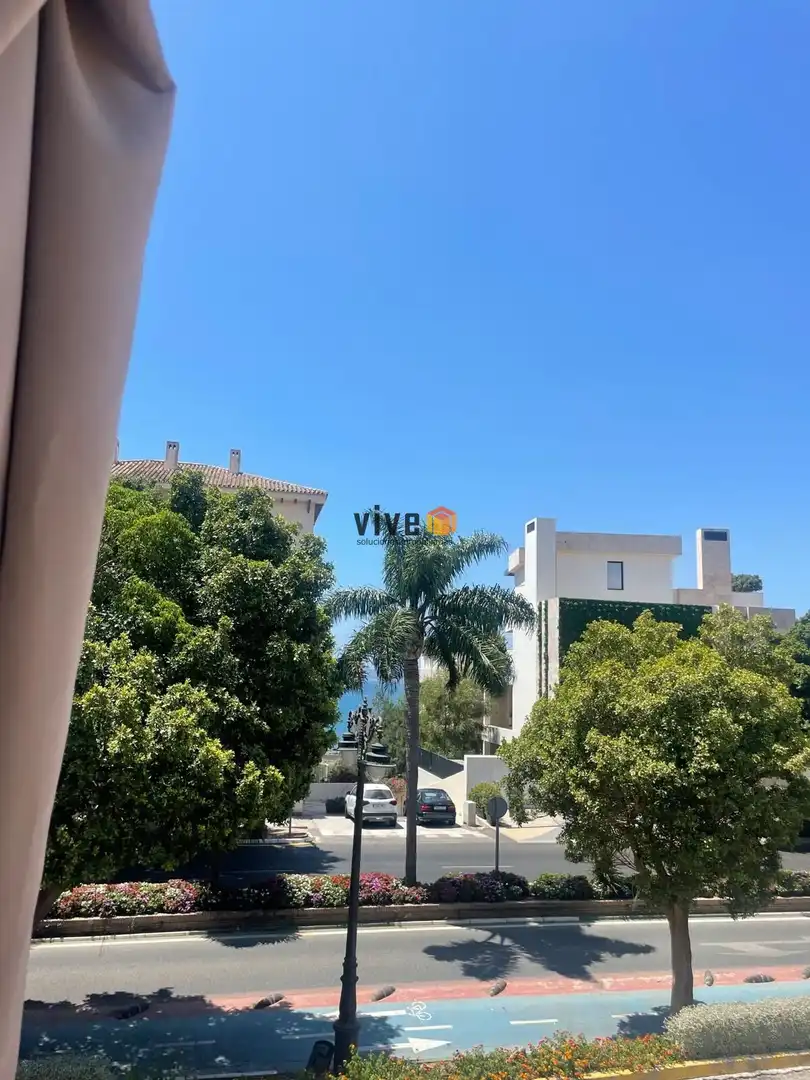 Vista exterior de Casa o chalet en venta en Estepona con Aire acondicionado, Jardín privado y Terraza