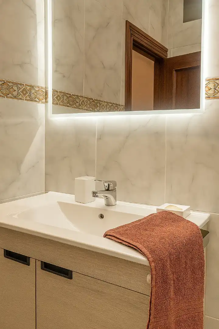 Baño de Piso de alquiler en Santander con Calefacción, Terraza y Amueblado