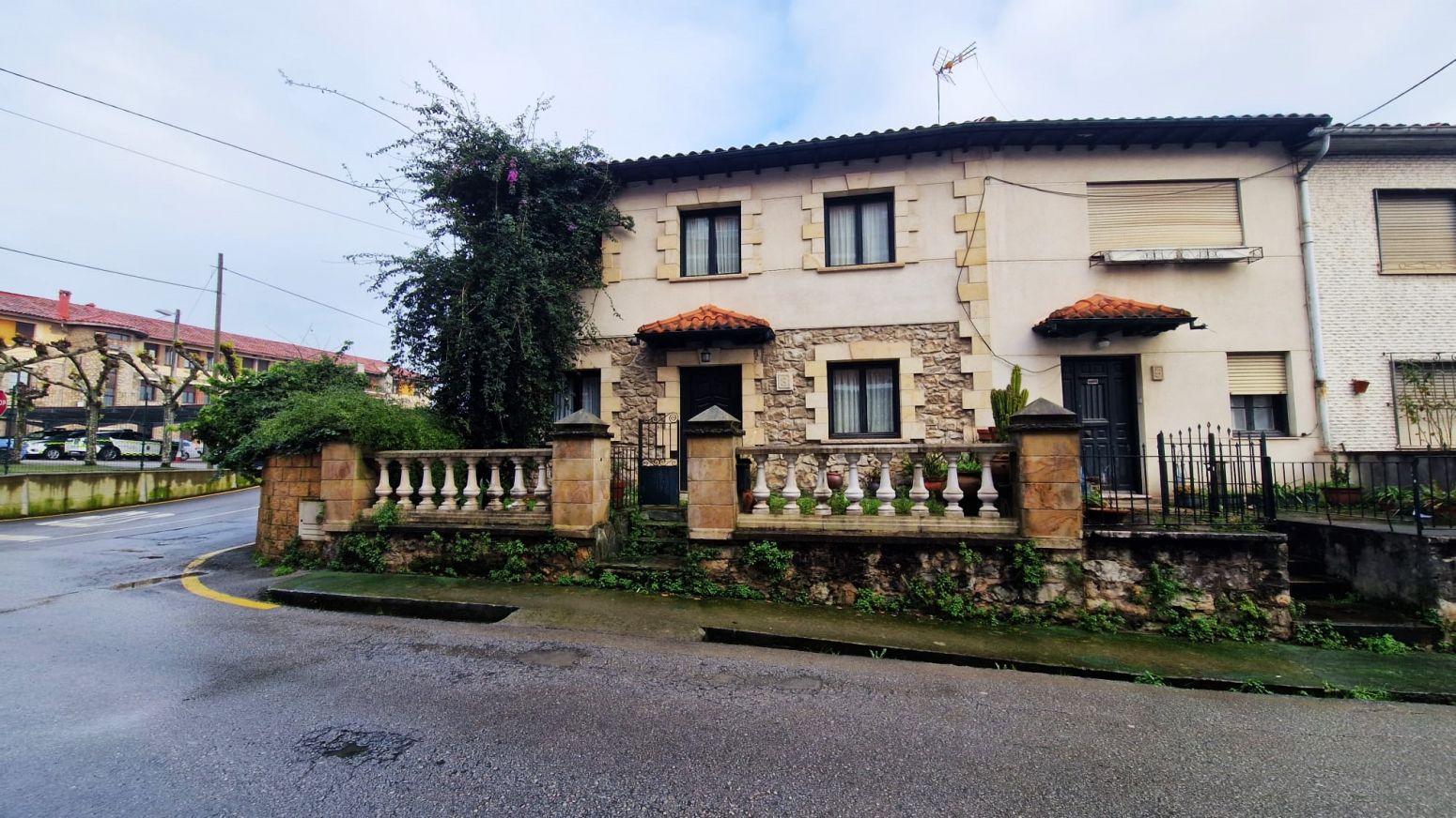 Exterior view of Single-family semi-detached for sale in Torrelavega   with Heating, Private garden and Parquet flooring