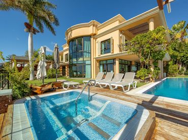 Chalet con balcón en venta en Calle FICUS 3
