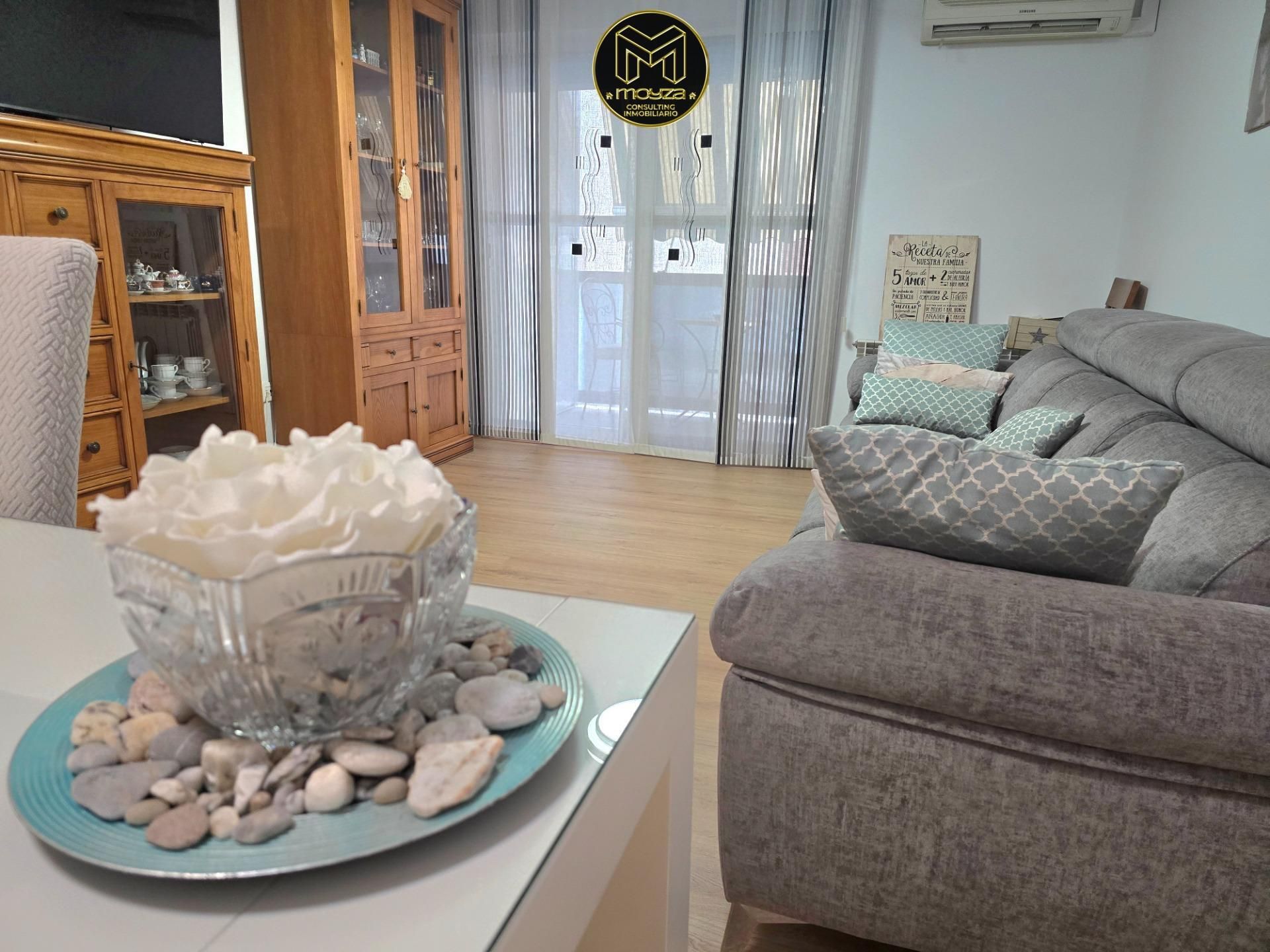 Living room of Flat for sale in  Jaén Capital  with Air Conditioner, Heating and Parquet flooring