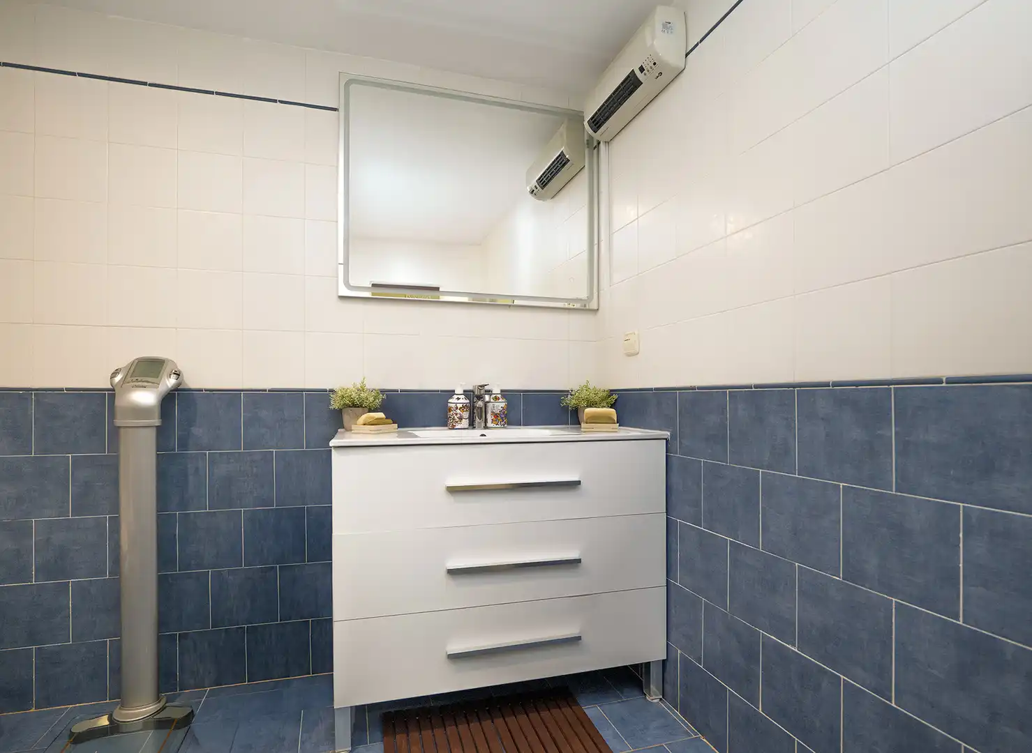 Baño de Casa adosada en venta en Benalmádena con Terraza, Piscina y Internet