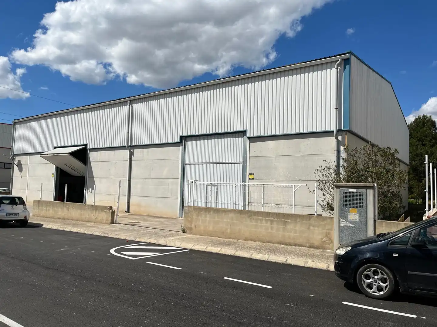 Vista exterior de Nave industrial en venta en Sant Joanet