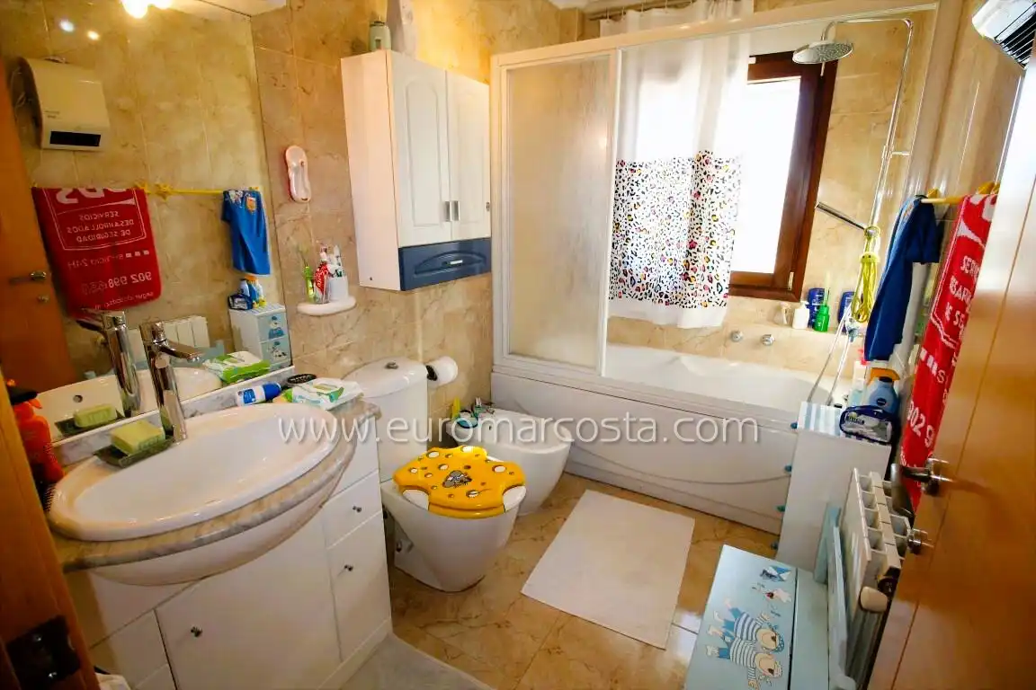 Bathroom of Houses for sale in Elche / Elx  with Air Conditioner, Heating and Private garden