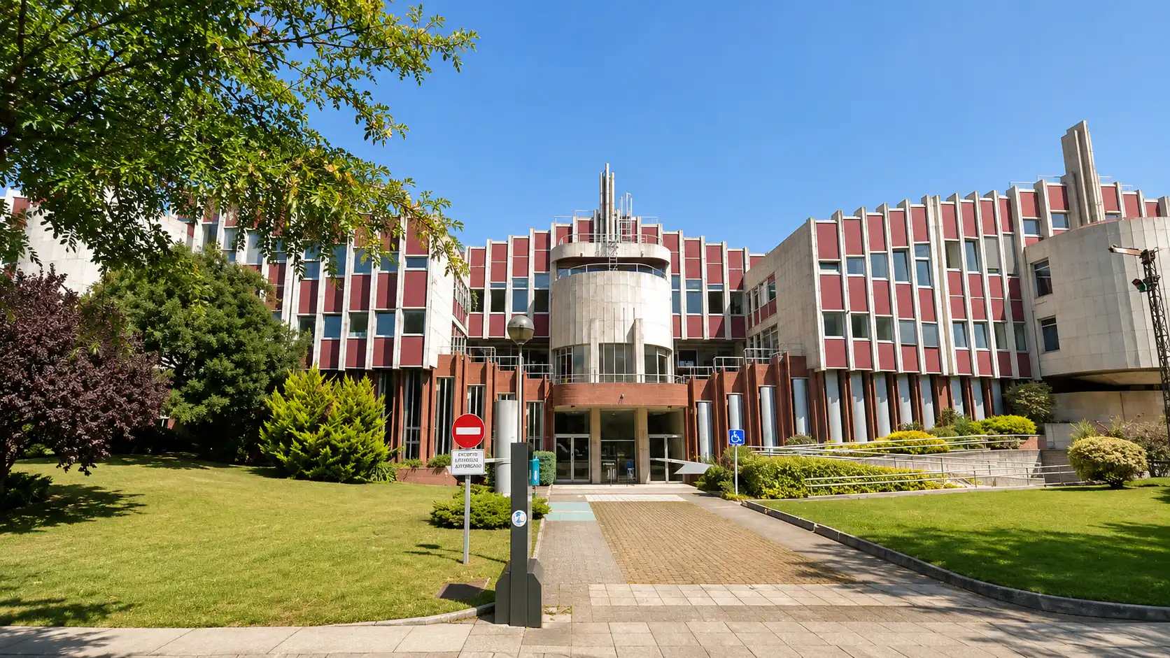 Flat to rent in Calle Ramón Sáez de Adana