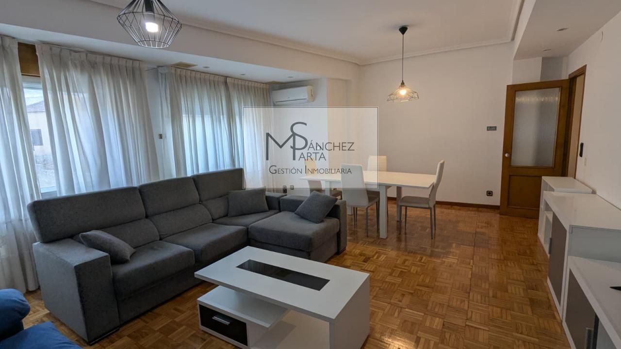 Sala de estar de Piso de alquiler en Ourense Capital  con Aire acondicionado, Calefacción y Parquet