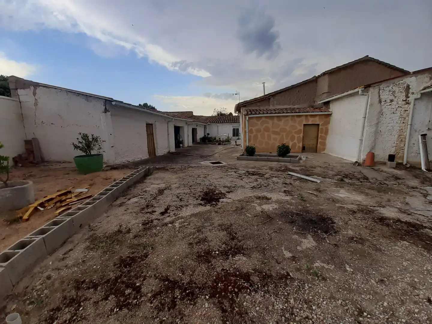 Vista exterior de Casa o xalet en venda en Piedrahita de Castro amb Calefacció i Jardí privat