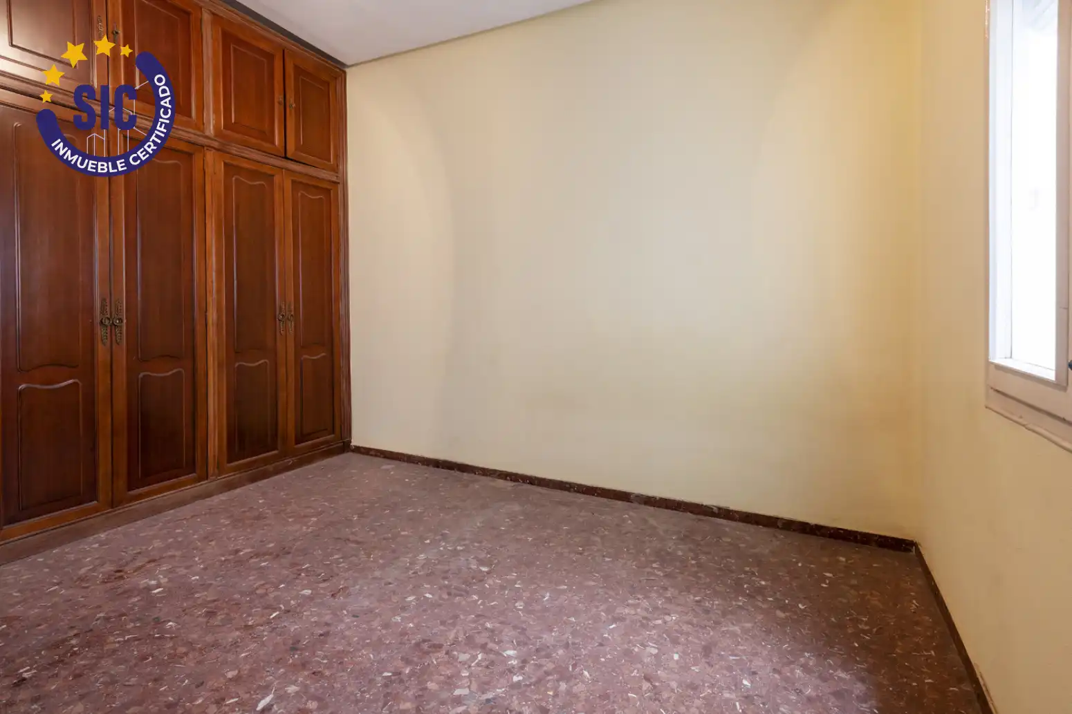 Bedroom of Flat for sale in Valencia