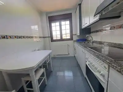 Küche von Wohnung zur Miete in Oviedo  mit Parkett und Möbliert