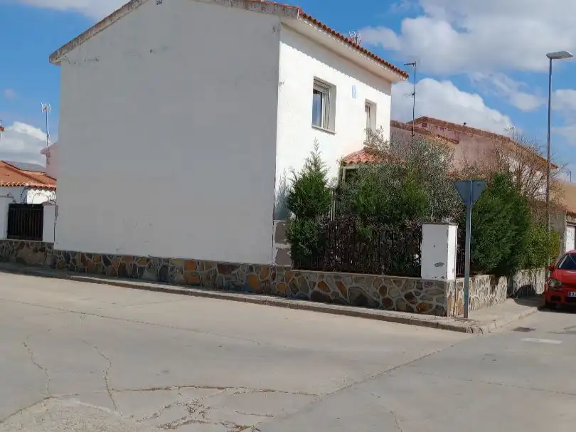 Casa con jardín en venta en C/. LA PINTA 14
