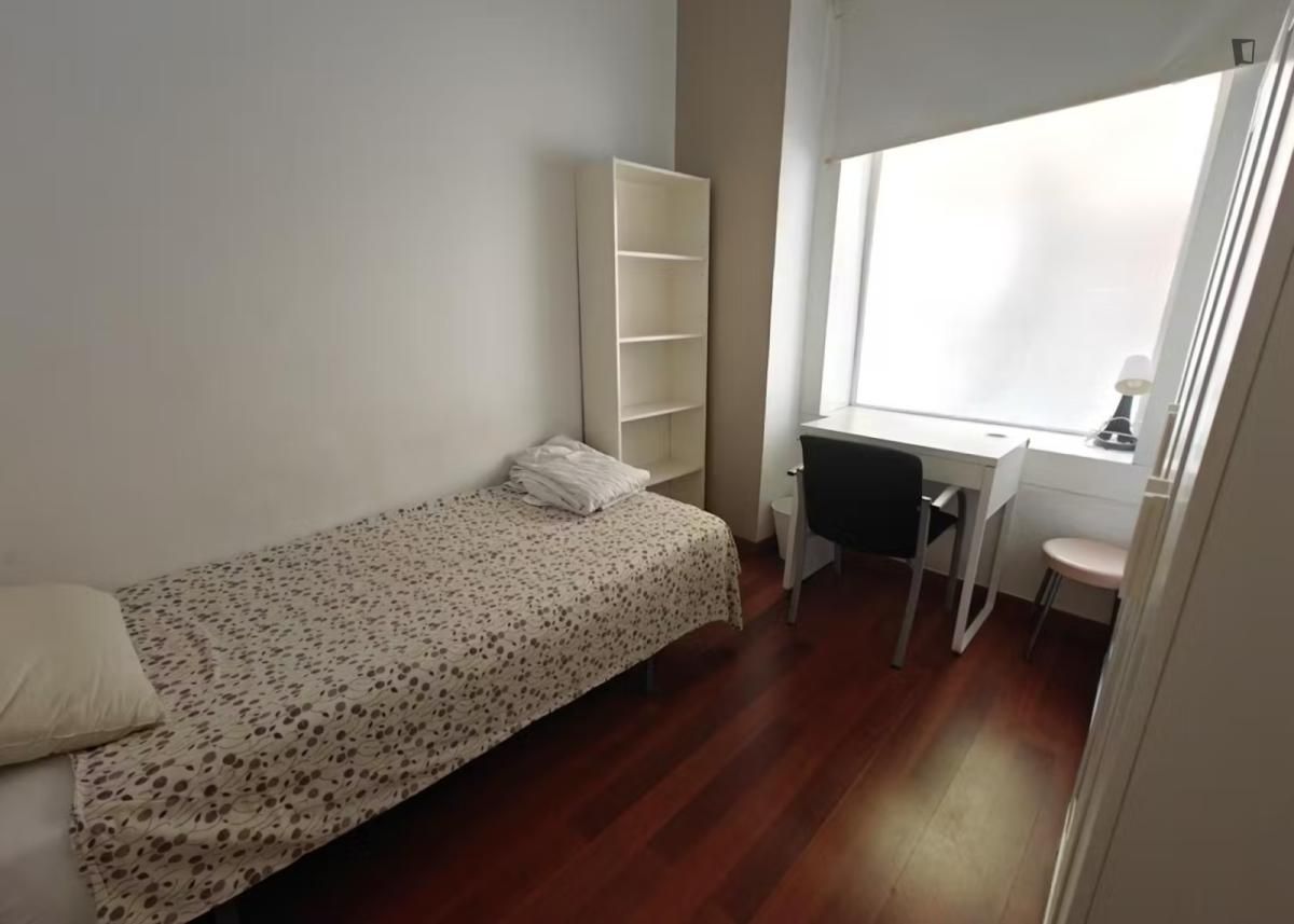 Dormitori de Apartament per a compartir en  Madrid Capital amb Calefacció, Moblat i Rentadora