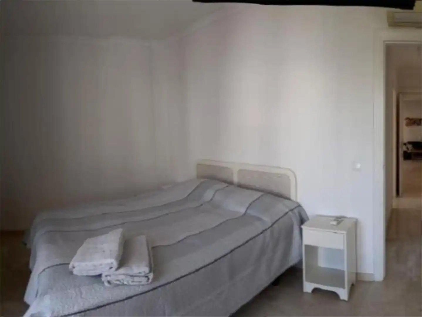 Schlafzimmer von Wohnung zur Miete in Estepona mit Klimaanlage, Schwimmbad und Balkon