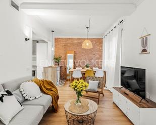 Living room of Apartment for sale in  Barcelona Capital  with Air Conditioner, Parquet flooring and Furnished