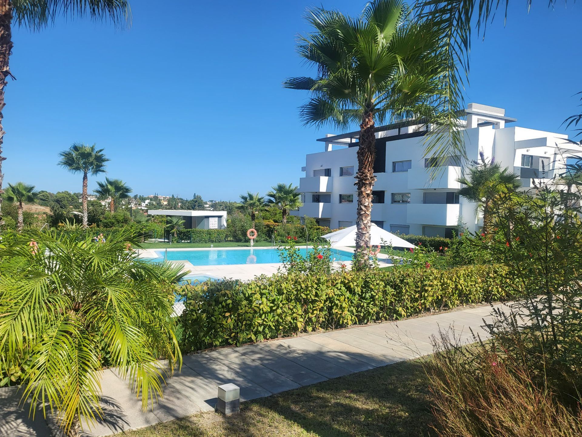 Swimming pool of Flat to rent in Estepona  with Air Conditioner, Heating and Terrace