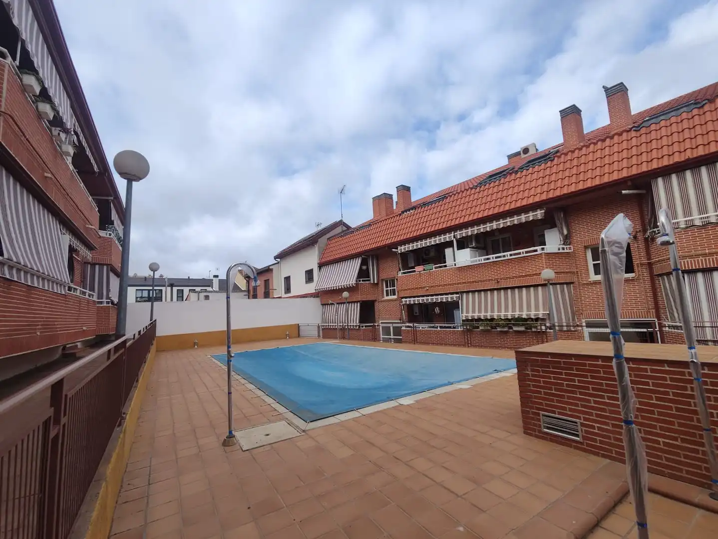 Piscina de Dúplex en venta en Sevilla la Nueva con Aire acondicionado, Calefacción y Terraza