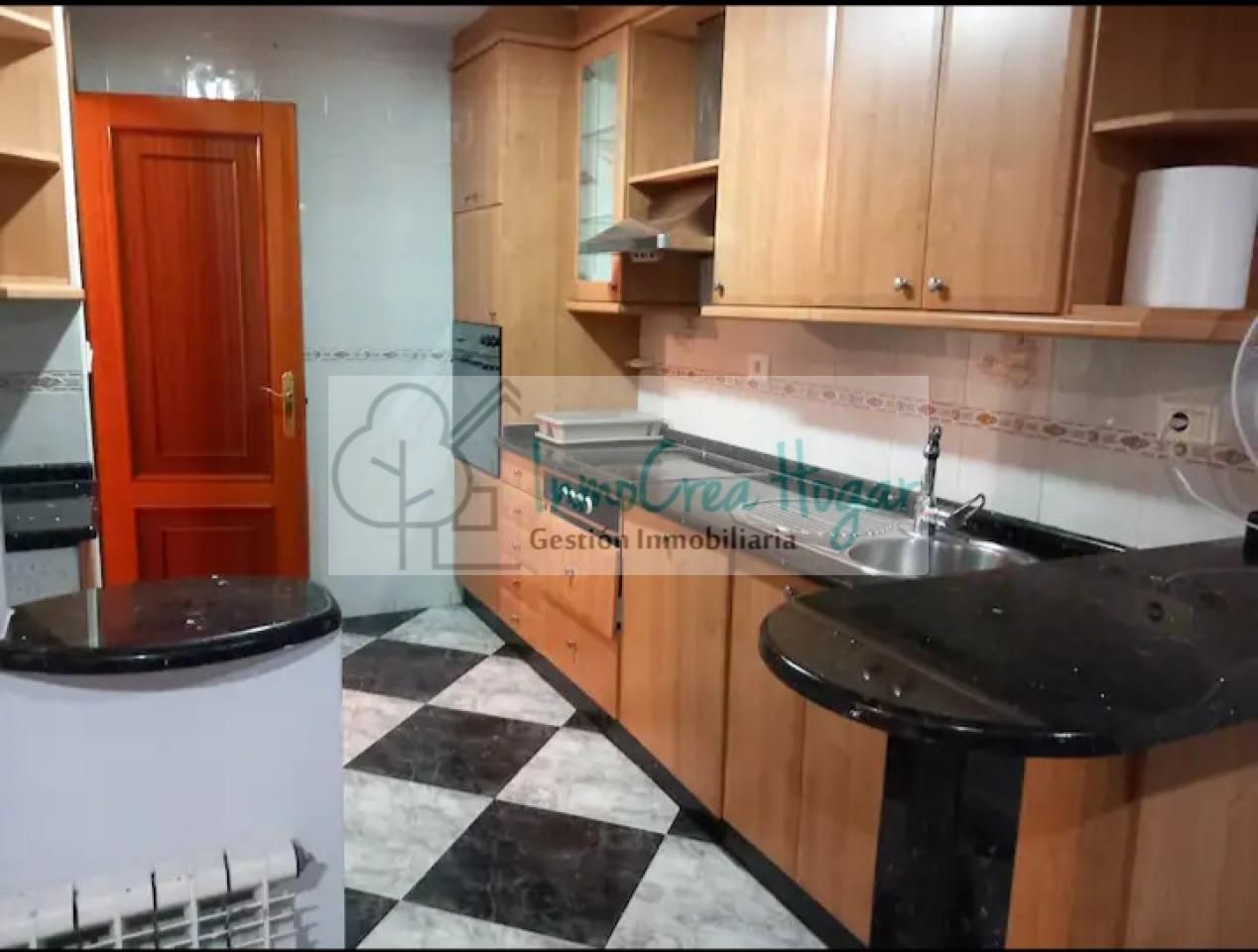 Cuina de Àtic en venda en Tui amb Calefacció, Traster i Moblat