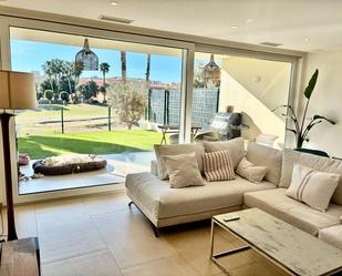 Sala d'estar de Casa adosada en venda en Alicante / Alacant amb Aire condicionat, Calefacció i Jardí privat