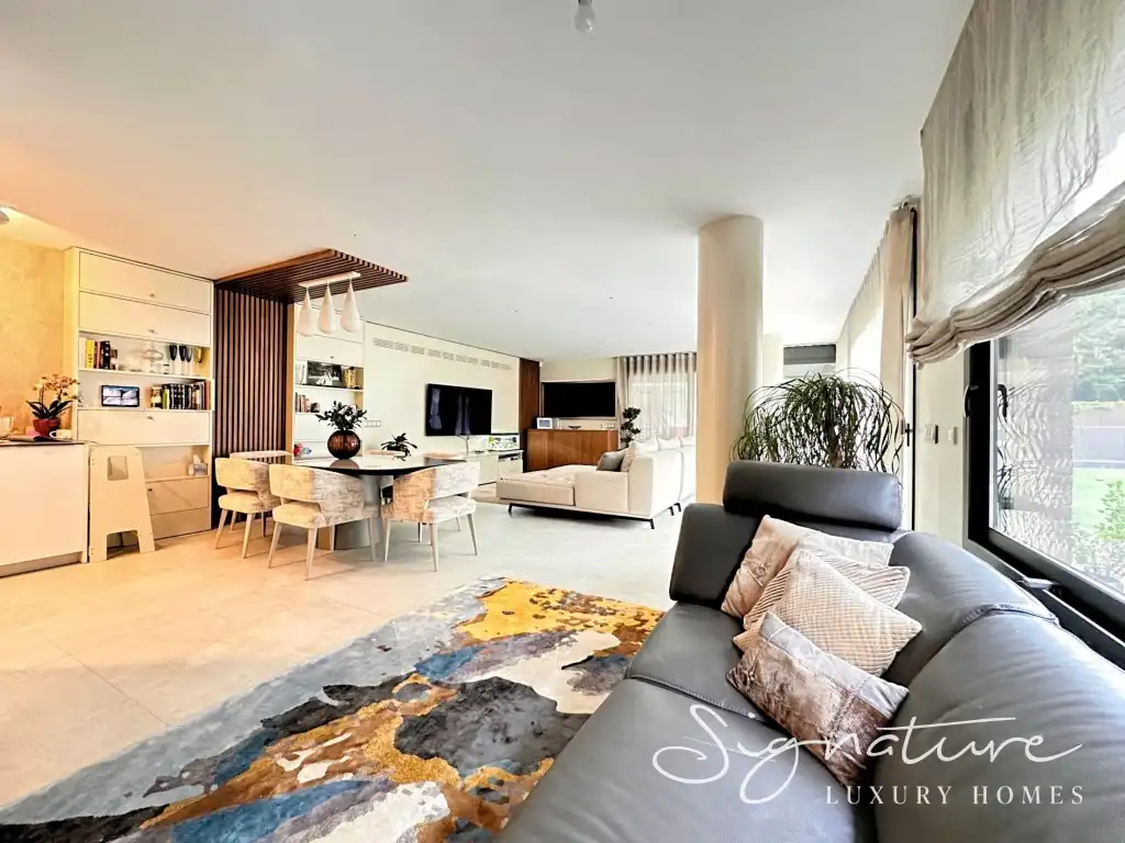 Living room of Houses for sale in Sant Cugat del Vallès  with Air Conditioner, Heating and Private garden