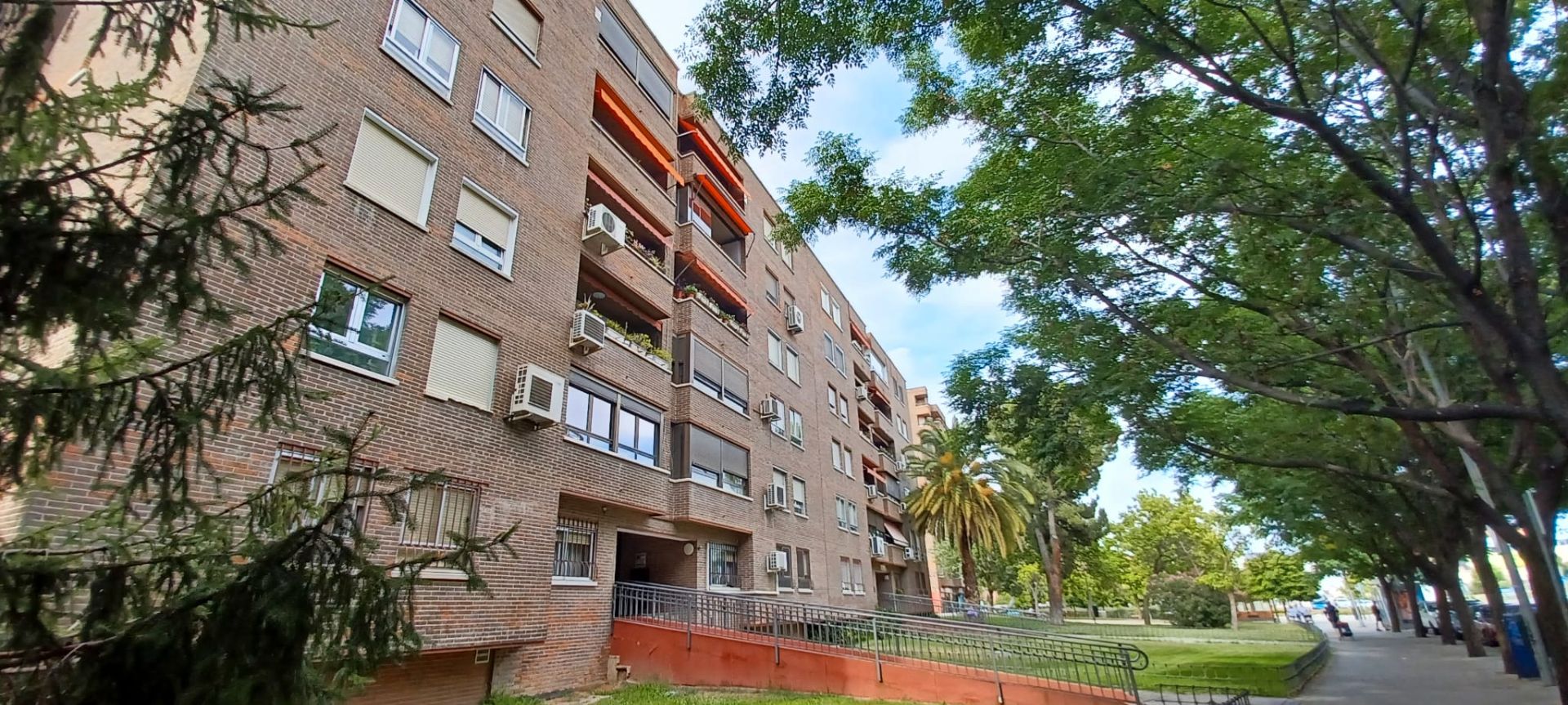 Vista exterior de Pis en venda en  Madrid Capital amb Calefacció, Parquet i Terrassa