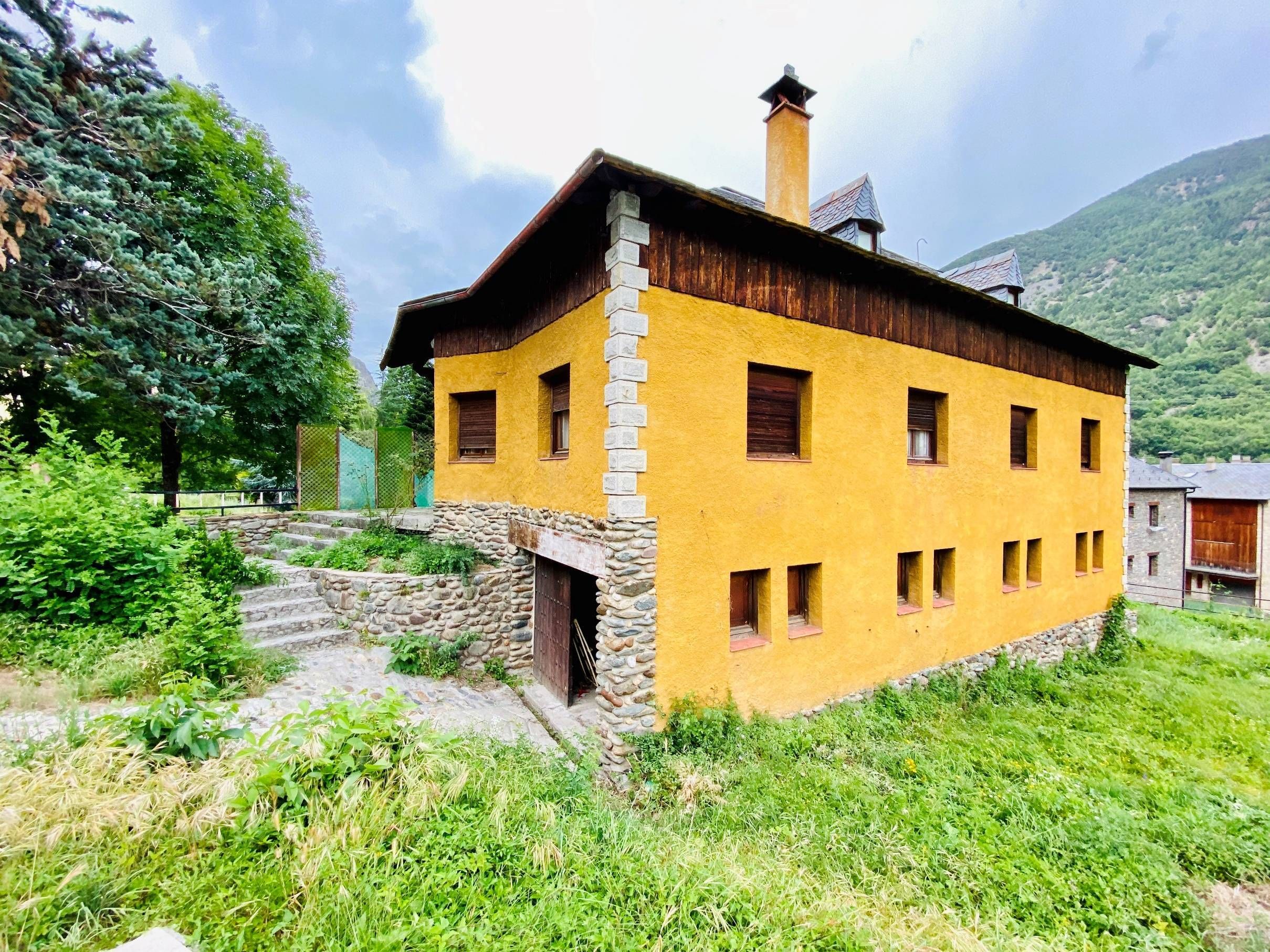 Vista exterior de Casa o xalet en venda en Vall de Cardós amb Jardí privat, Terrassa i Traster
