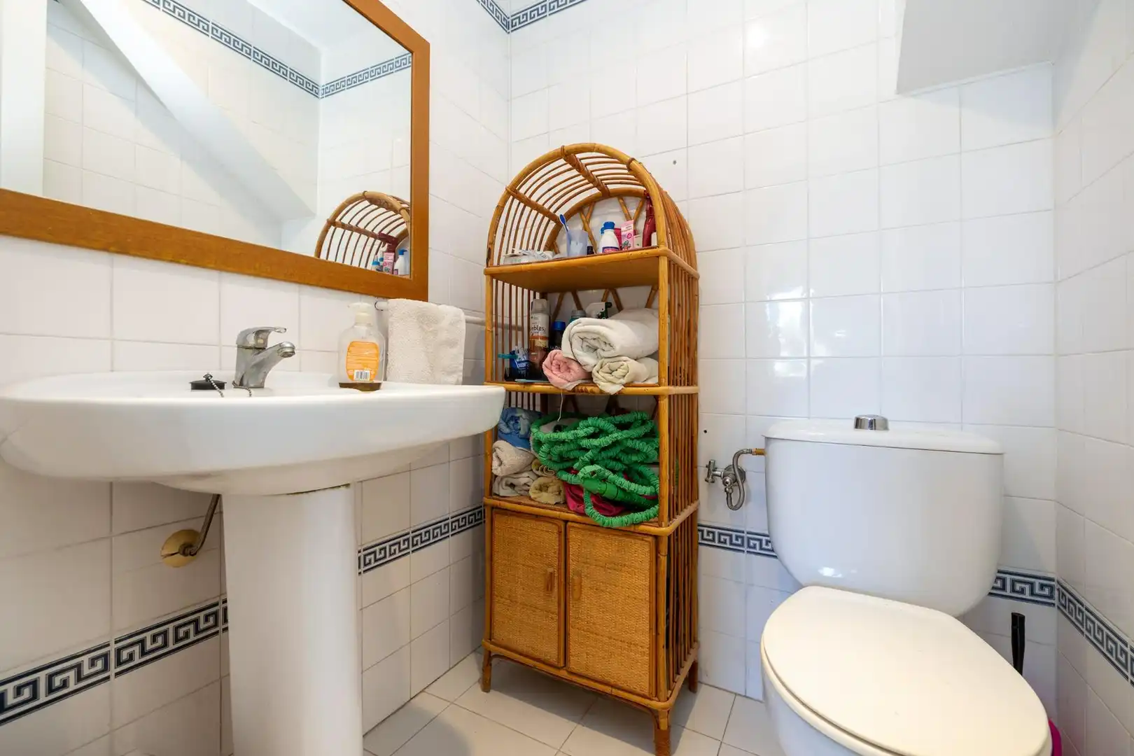 Badezimmer von Einfamilien-Reihenhaus zum Verkauf in Motril mit Klimaanlage, Möbliert und Balkon