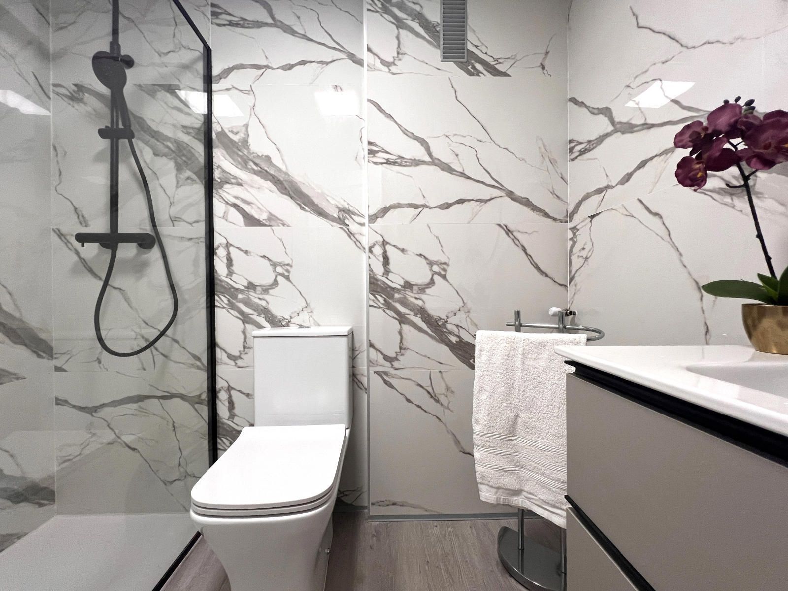 Baño de Piso en venta en Astigarraga con Calefacción, Parquet y Balcón