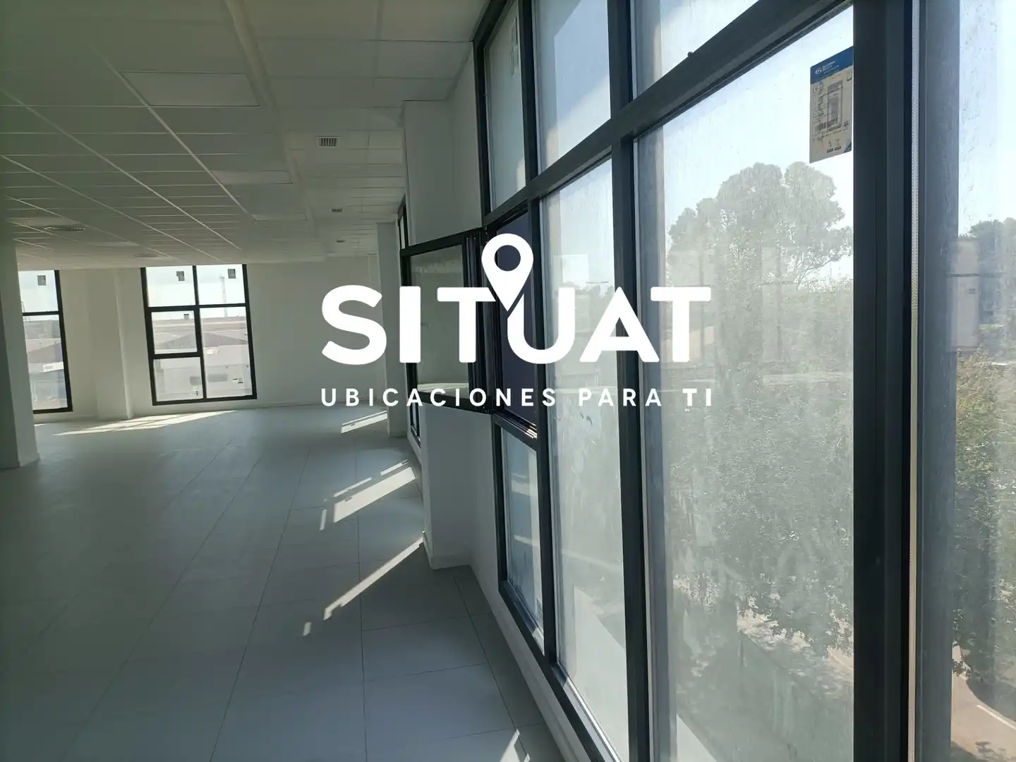 Oficina de alquiler en L'Hospitalet de Llobregat con Aire acondicionado, Calefacción y Alarma
