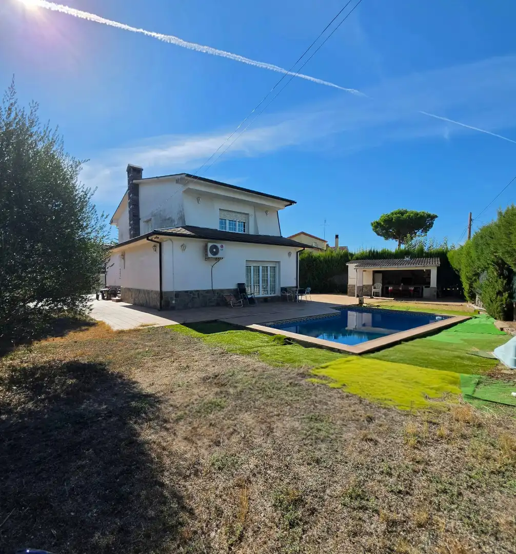 Xalet amb piscina en venda a Avinguda de Cardedeu