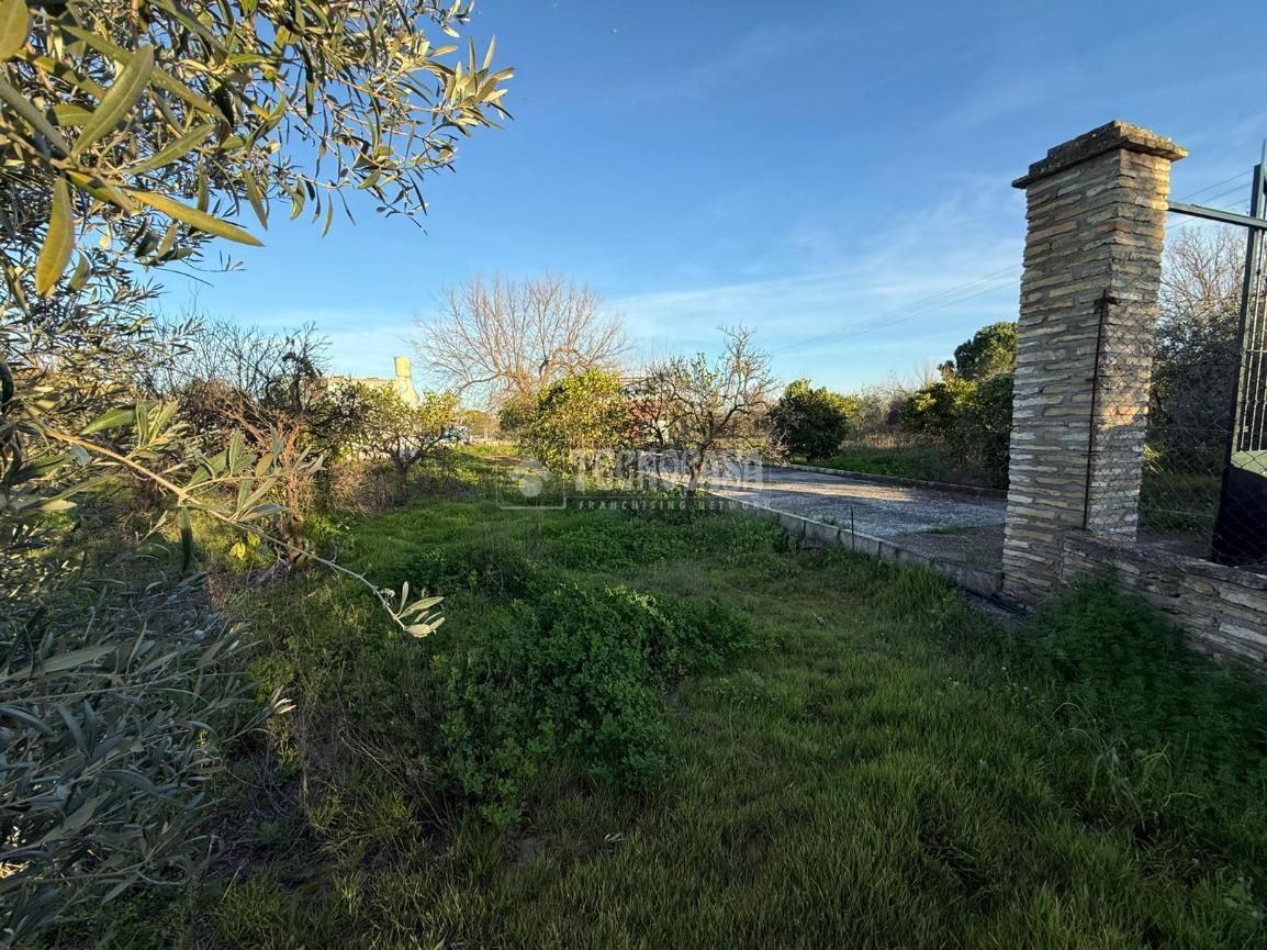 Country house for sale in Arahal  with Private garden, Terrace and Furnished