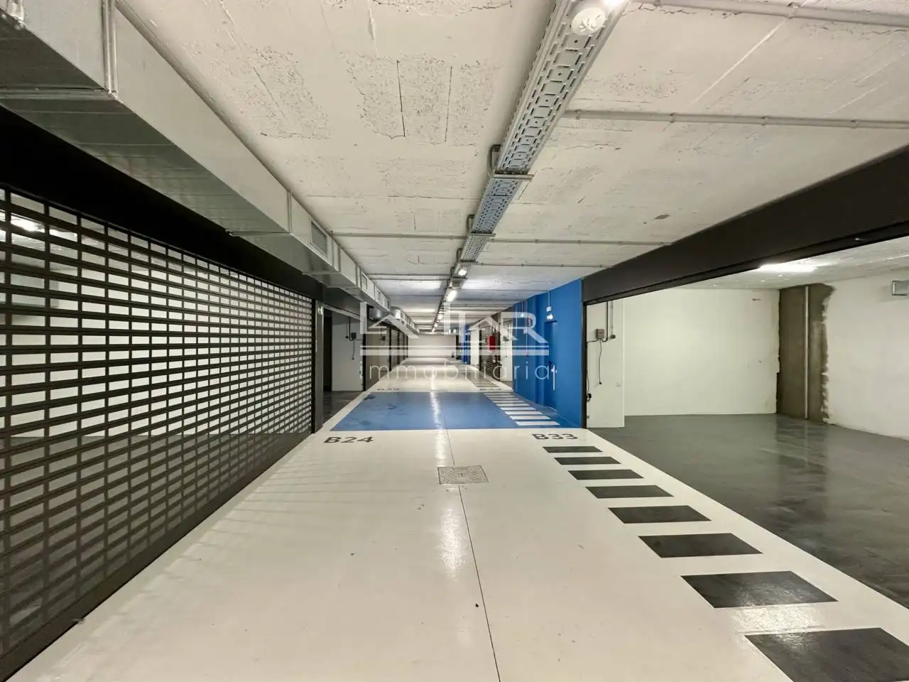 Parking of Flat for rent in Vic  with Air Conditioner, Heating and Parquet flooring