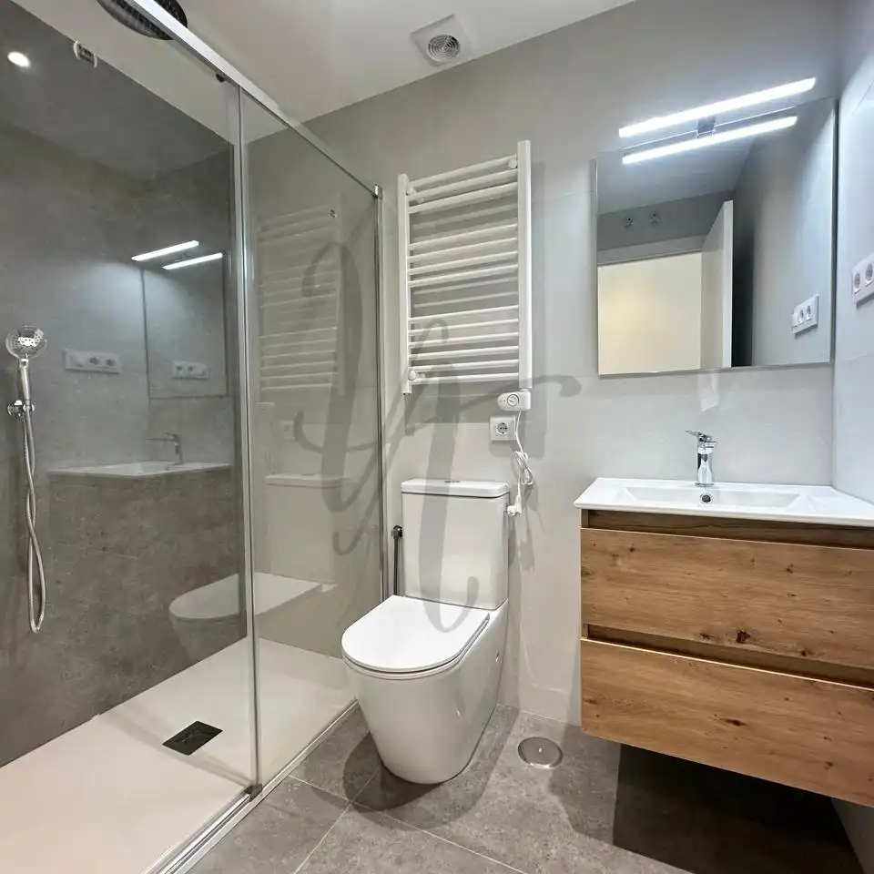 Baño de Estudio de alquiler en Alcobendas con Calefacción y Trastero