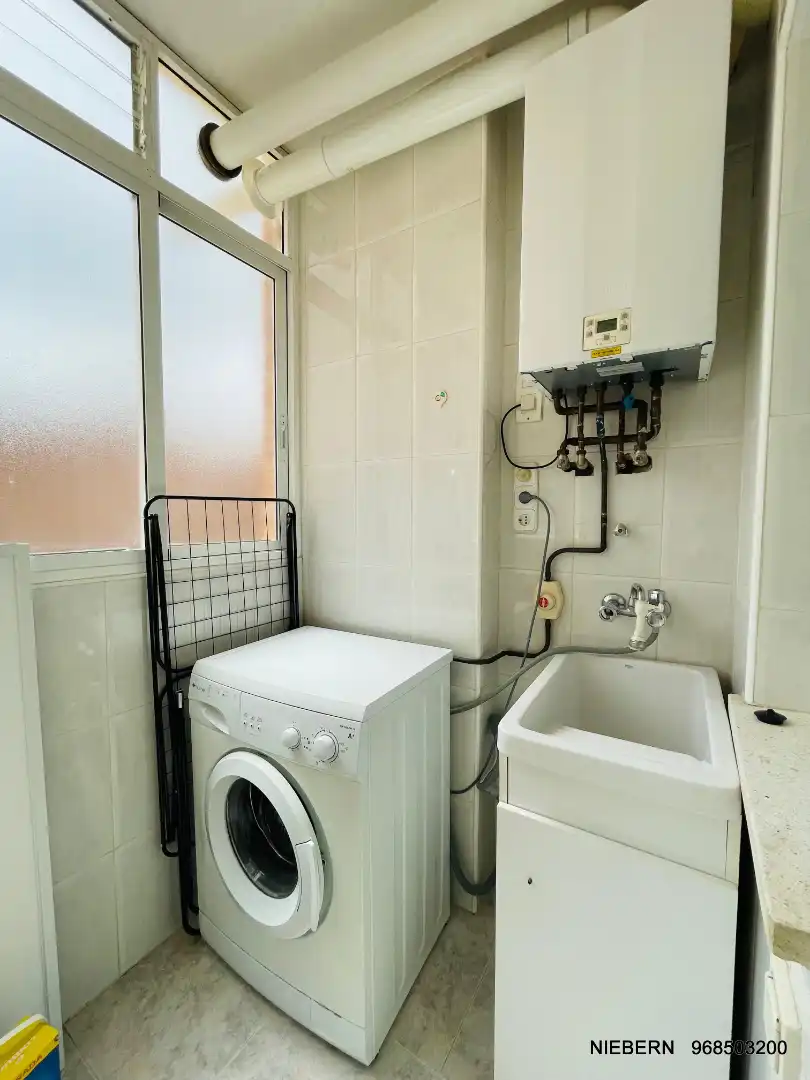 Flat with terrace to rent in Avenida de Venecia, imagen 32