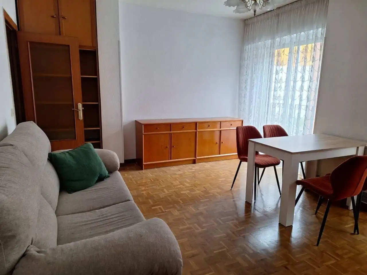 Sala de estar de Apartamento en venta en Burgos con Calefacción, Parquet y Terraza