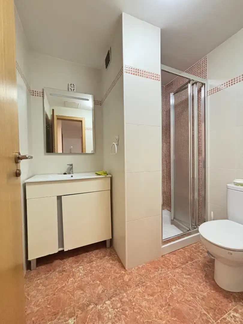 Baño de Apartamento en venta en Ames con Calefacción, Trastero y Amueblado