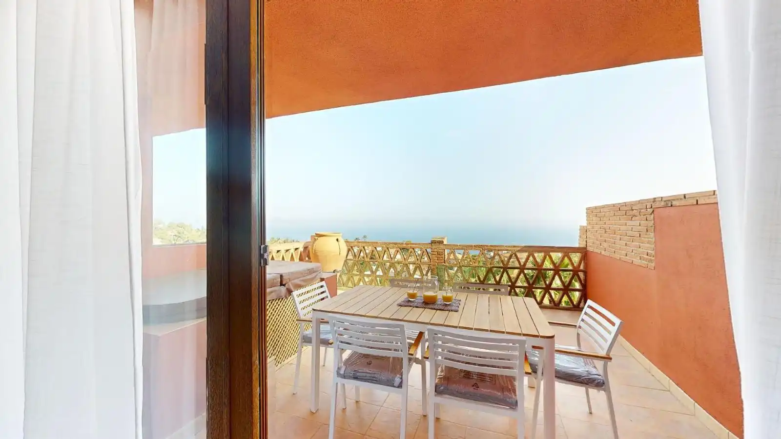 Terrasse von Dachboden zum Verkauf in Fuengirola mit Klimaanlage, Terrasse und Gemeinschaftspool