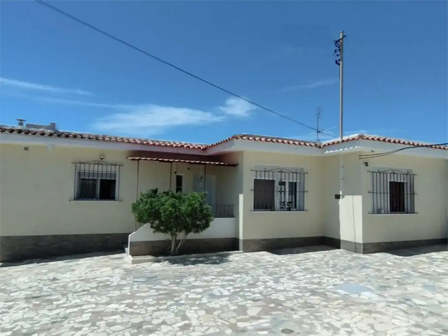 Vista exterior de Casa o xalet en venda en El Campello amb Jardí privat i Traster