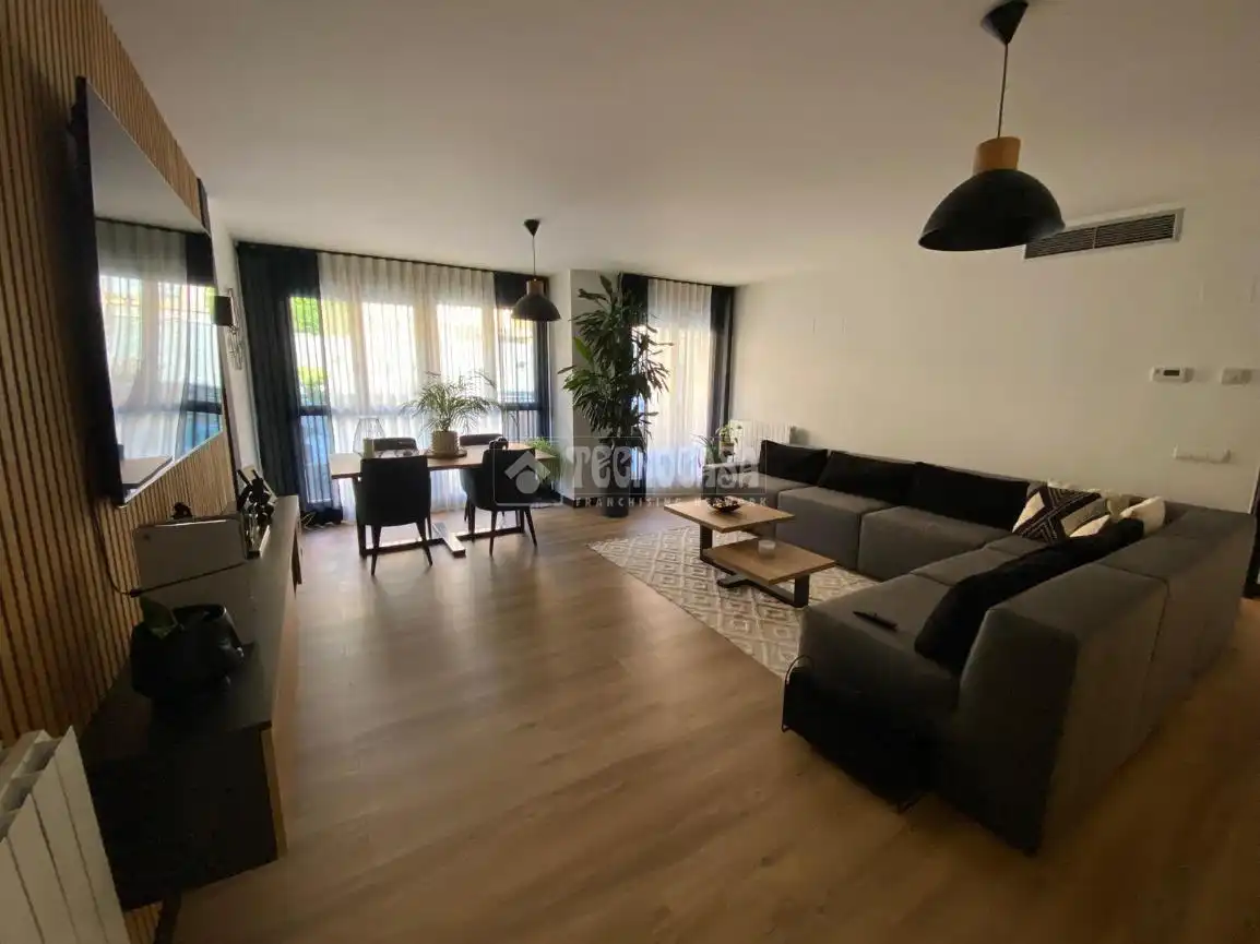 Sala de estar de Casa adosada en venta en Cuarte de Huerva con Aire acondicionado y Calefacción