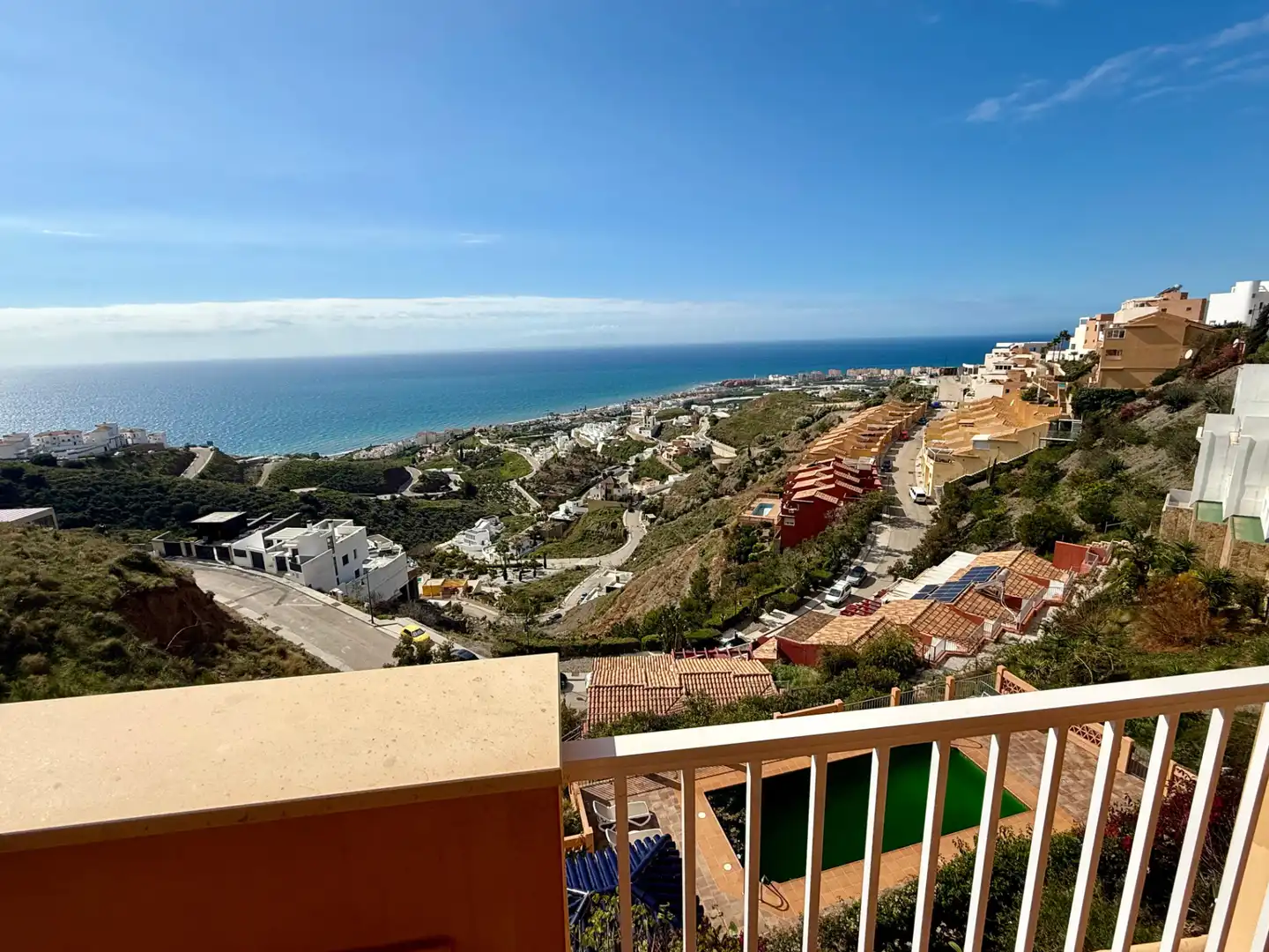 Vista exterior de Casa adosada en venda en Torrox amb Aire condicionat, Calefacció i Jardí privat