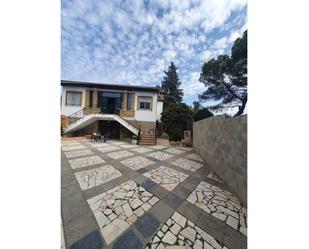 Vista exterior de Casa o xalet en venda en Úbeda amb Aire condicionat, Jardí privat i Terrassa