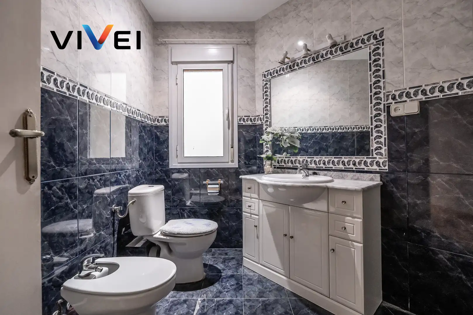 Bathroom of Flat for sale in Madrid  with Heating
