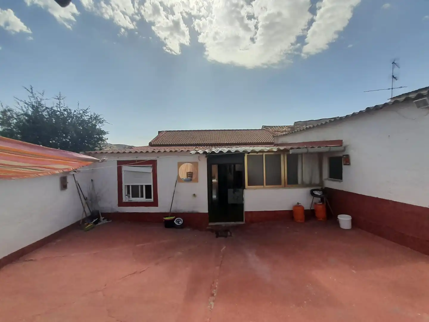 Vista exterior de Casa adosada en venda en Puertollano amb Aire condicionat i Traster